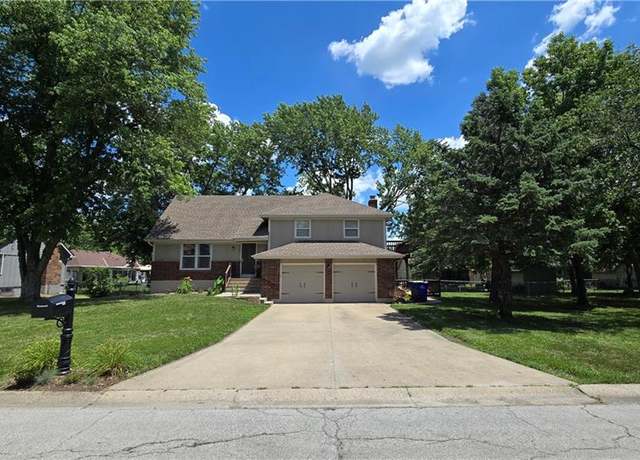 Property at 509 SE Bayberry Ln, Lee's Summit, MO 64063, 4 beds, 2.5 baths