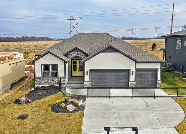 Property at 8913 Shady Bend Rd, Lenexa, KS 66227, 4 beds, 4.5 baths