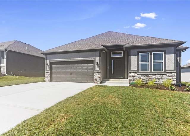 Property at 11432 N Auburndale Cir, Kansas City, MO 64157, 3 beds, 2.5 baths