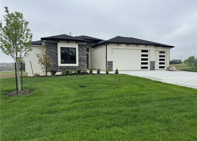 Property at 22559 W 89th Ter, Lenexa, KS 66227, 4 beds, 3 baths
