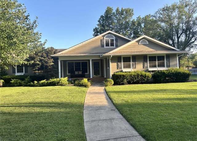 Property at 704 Twin Lakes Dr, Pittsburg, KS 66762, 3 beds, 2 baths