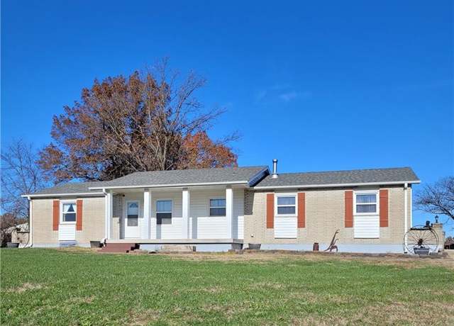 Property at 195 SE 250 Rd, Warrensburg, MO 64093, 3 beds, 2 baths