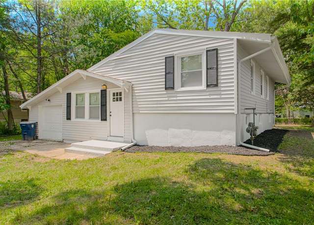 Property at 11300 Greenwood Rd, Kansas City, MO 64134, 3 beds, 2 baths