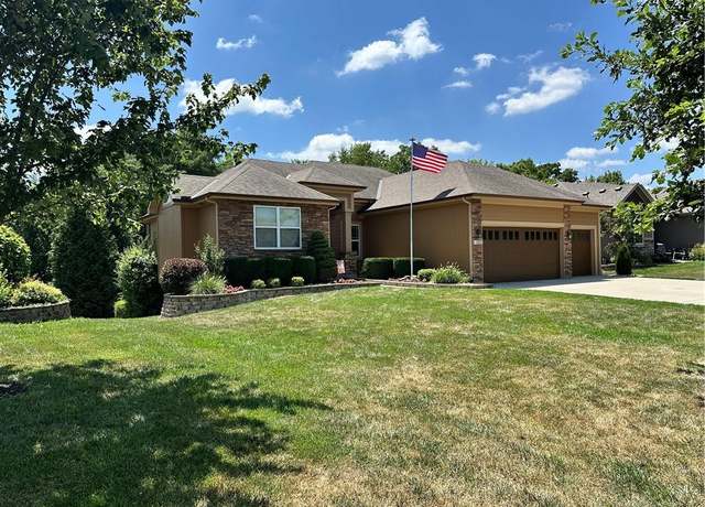Property at 1605 NE 94th St, Kansas City, MO 64155, 4 beds, 3 baths