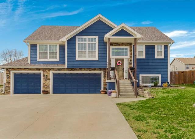Property at 800 N Oak Ter, Tonganoxie, KS 66086, 4 beds, 3 baths