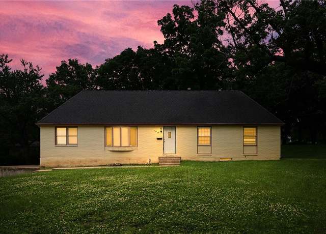 Property at 11013 Beacon Ave, Kansas City, MO 64134, 3 beds, 2 baths