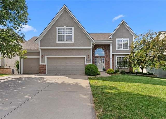 Property at 21522 W 98th Ter, Lenexa, KS 66220, 4 beds, 4.5 baths
