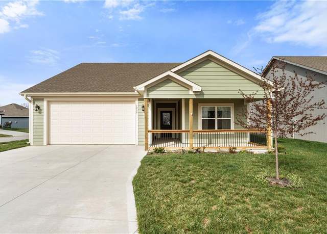 Property at 1210 NE White Oaks Ln, Oak Grove, MO 64075, 3 beds, 2 baths