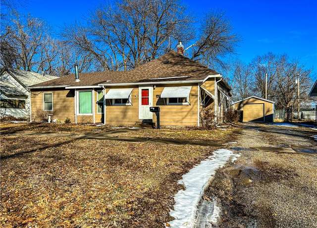 Property at 617 N Sycamore St, Ottawa, KS 66078, 3 beds, 1 bath