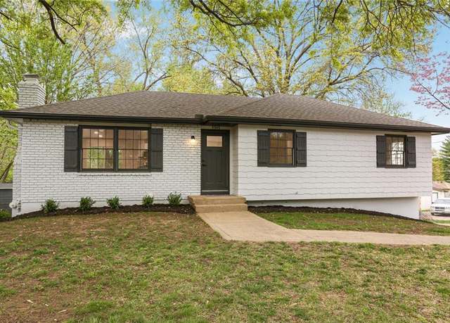 Property at 9909 NW Blum Rd, Kansas City, MO 64152, 3 beds, 2.5 baths