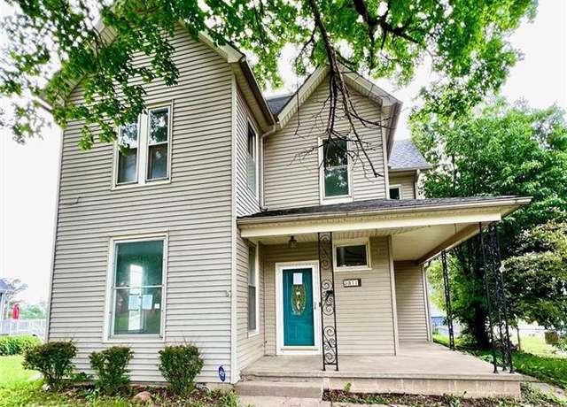 Property at 3011 Seneca St, St Joseph, MO 64507, 4 beds, 3 baths