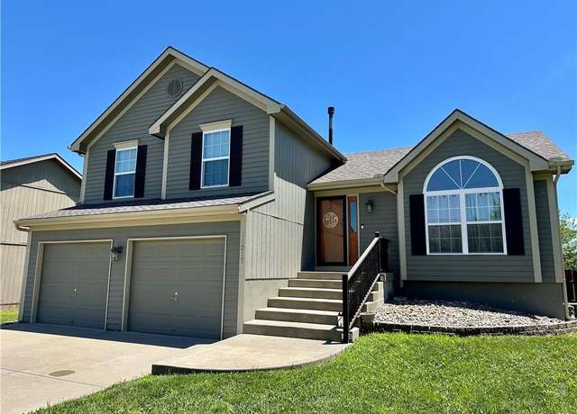 Property at 11217 N Pennsylvania Ave, Kansas City, MO 64155, 3 beds, 3 baths