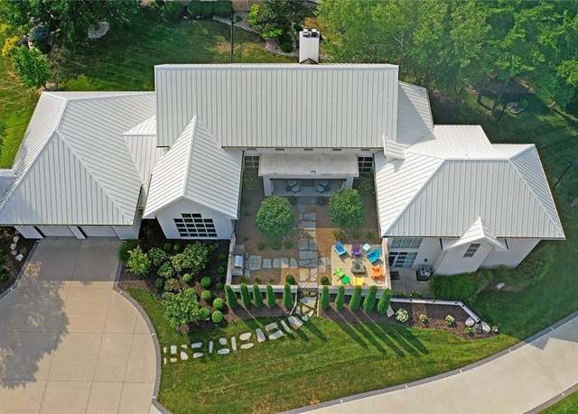 Property at 6949 Watson's Country Ln, Parkville, MO 64152, 4 beds, 5 baths