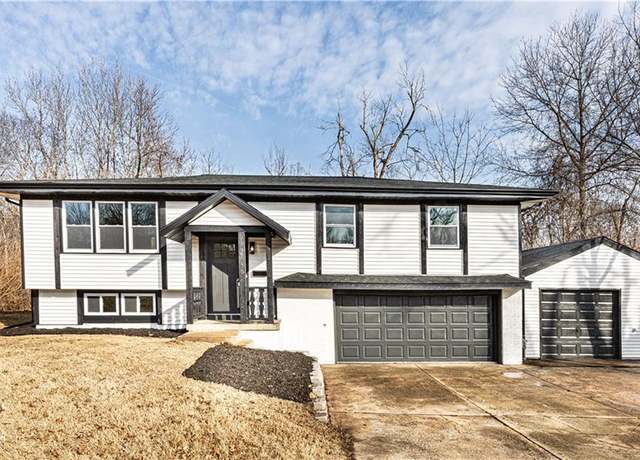 Property at 9416 E 82nd St, Raytown, MO 64138, 3 beds, 2 baths