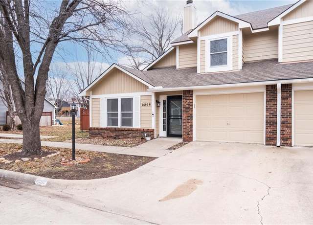 Property at 2208 Breckenridge Dr, Lawrence, KS 66047, 3 beds, 2 baths