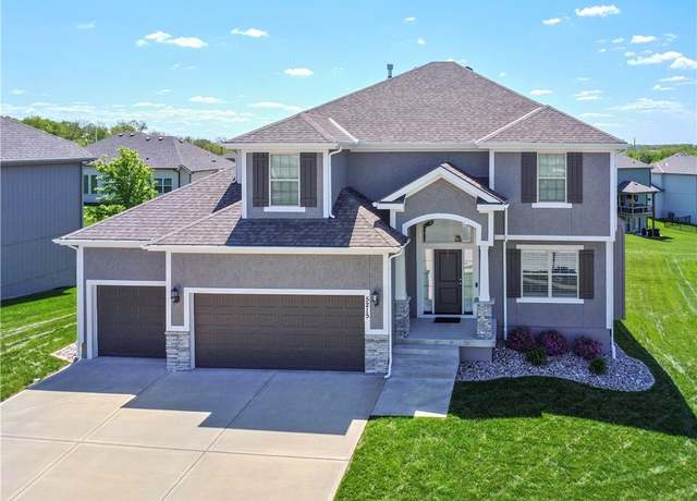 Property at 5215 NE 91st St, Kansas City, MO 64156, 4 beds, 4.5 baths