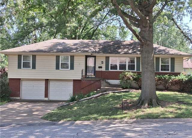Property at 11813 E 57th St, Kansas City, MO 64133, 3 beds, 2 baths