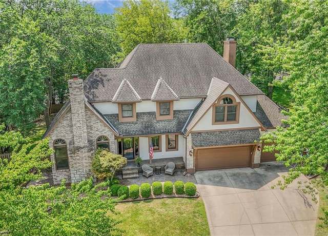 Property at 248 SW Winterpark Cir, Lee's Summit, MO 64081, 5 beds, 3.5 baths