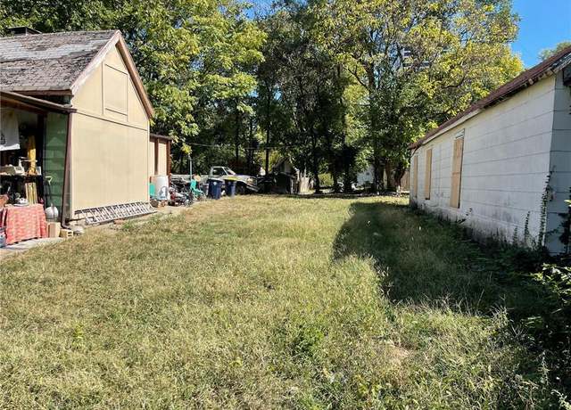Property at 3011 Jarboe St, Kansas City, MO 64108
