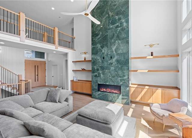 Property at 4 Broken Arrow Ct, Lake Winnebago, MO 64034, 4 beds, 3.5 baths