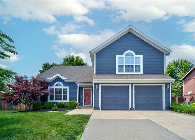 Property at 610 SE Joel Ave, Lee's Summit, MO 64063, 3 beds, 2.5 baths