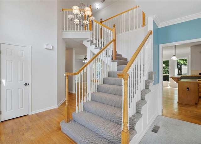 Property at 8007 W 146 Ter, Overland Park, KS 66223, 4 beds, 3.5 baths