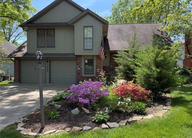 Property at 12825 W 117th St W, Overland Park, KS 66210, 4 beds, 2.5 baths