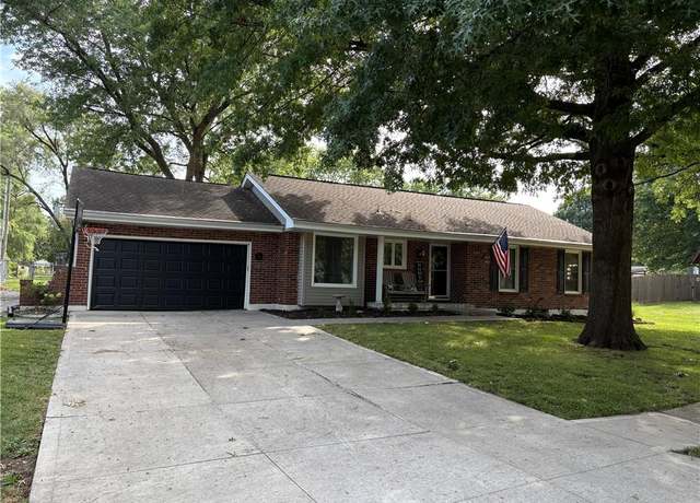 Property at 717 NE Mulberry St, Lee's Summit, MO 64086, 3 beds, 2.5 baths