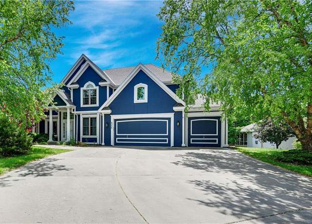 Property at 6330 N Nevada Ave, Parkville, MO 64152, 4 beds, 4.5 baths