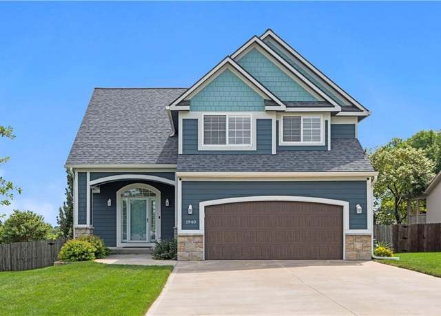 Property at 1940 E Finch Dr, Tonganoxie, KS 66086, 3 beds, 2.5 baths