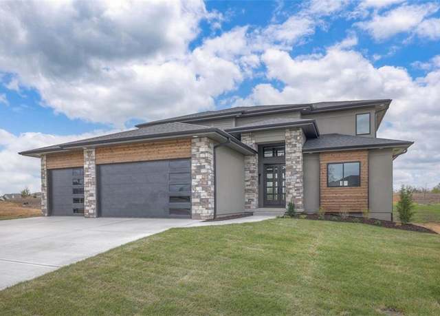 Property at 1009 Wilds Pkwy, Greenwood, MO 64034, 4 beds, 3.5 baths