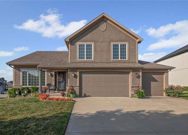 Property at 9000 N Mersington Ave, Kansas City, MO 64156, 5 beds, 3 baths