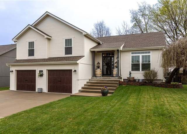 Property at 7441 N Mckinley Ave, Kansas City, MO 64158, 3 beds, 2.5 baths