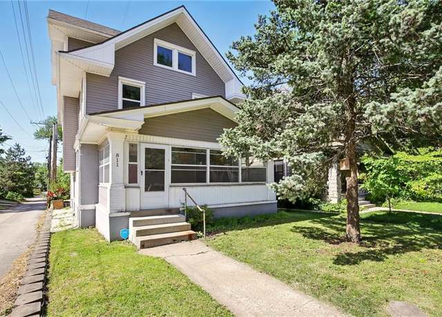 Property at 811 E 30th St, Kansas City, MO 64109, 3 beds, 2.5 baths
