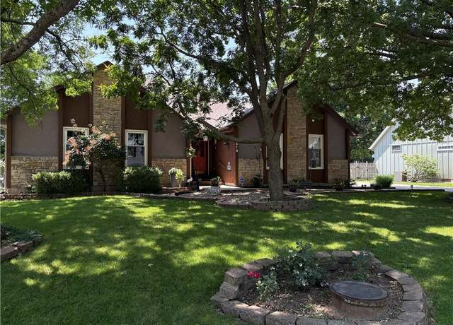 Property at 1514 NE Florence Ave, Lee's Summit, MO 64086, 3 beds, 3 baths