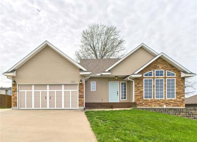 Property at 1220 Cherry St, Warrensburg, MO 64093, 4 beds, 3.5 baths