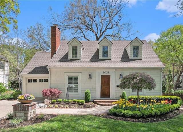 Property at 8025 Manor Rd, Leawood, KS 66206, 4 beds, 2 baths