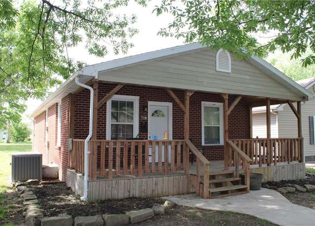 Property at 504 E Jackson St, Pittsburg, KS 66762, 3 beds, 1 bath