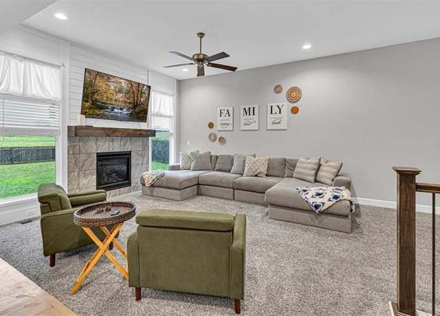 Property at 20802 Copper Creek Dr, Peculiar, MO 64078, 3 beds, 2 baths