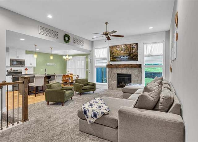 Property at 20802 Copper Creek Dr, Peculiar, MO 64078, 3 beds, 2 baths