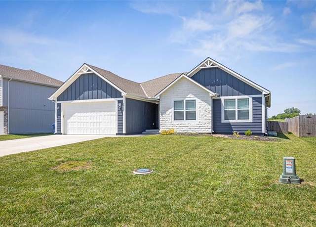 Property at 20802 Copper Creek Dr, Peculiar, MO 64078, 3 beds, 2 baths