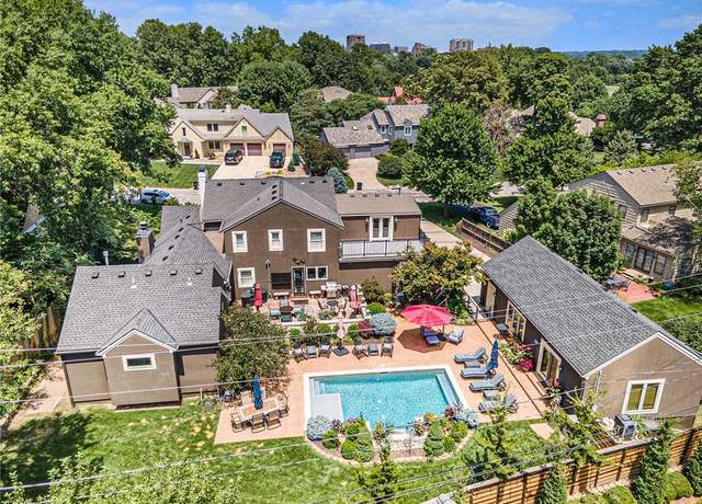 Property at 821 W 54th Ter, Kansas City, MO 64112, 5 beds, 3.5 baths