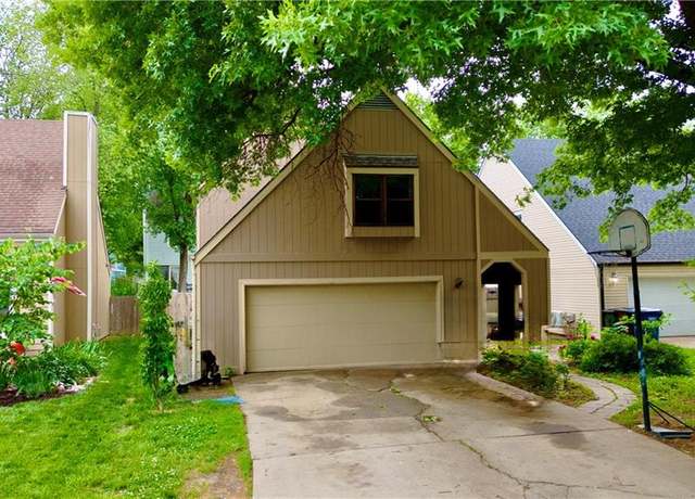 Property at 3120 S Creekwood Dr, Lawrence, KS 66049, 3 beds, 1.5 baths