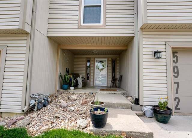 Property at 5972 N Bellefontaine Ave, Gladstone, MO 64119, 2 beds, 2 baths