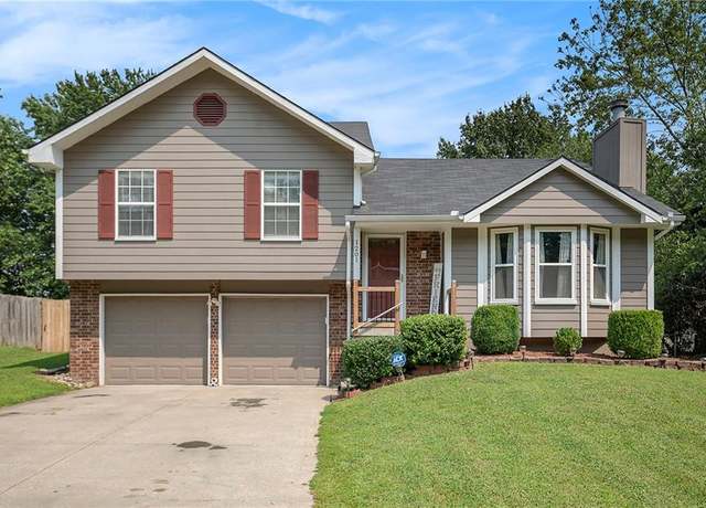 Property at 1201 NE Country Ln, Lee's Summit, MO 64086, 3 beds, 2 baths