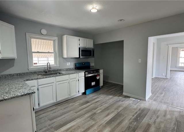 Property at 3521 Lexington Ave, Kansas City, MO 64124, 3 beds, 1 bath