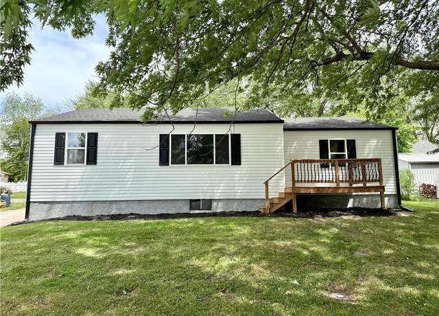 Property at 305 S 2nd St, Savannah, MO 64485, 3 beds, 2 baths