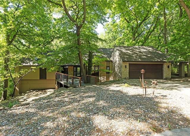 Property at 5220 NW Bluff Dr, Parkville, MO 64152, 4 beds, 3.5 baths