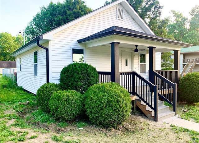 Property at 2101 Madison St, Lexington, MO 64067, 2 beds, 1 bath