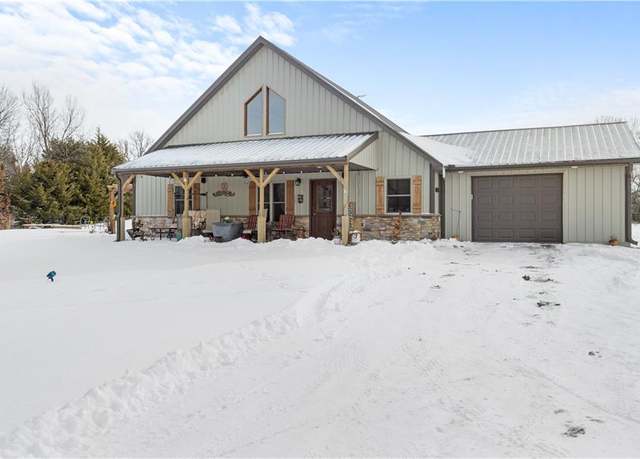 Property at 1116 NE E Hwy, Knob Noster, MO 65336, 2 beds, 2.5 baths